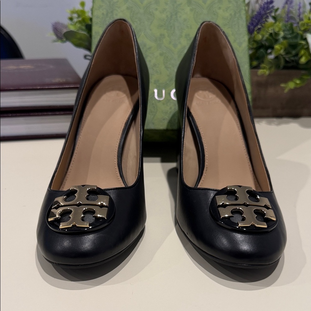 Tory Burch Janey Black Leather Block Heel Pumps - Picture 12 of 12